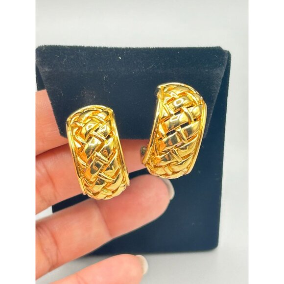 Vintage Vendome Clip On Hoops Earrings Shiny Gold Tone Weave Classic Design - Picture 5 of 7